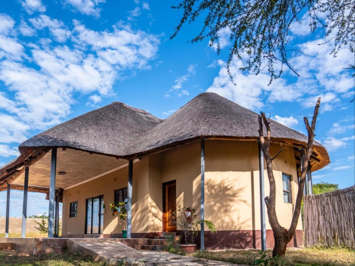 Nkanga Hotel Kasane Exterior foto