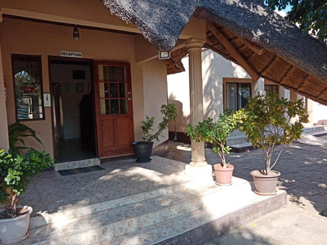 Nkanga Hotel Kasane Exterior foto